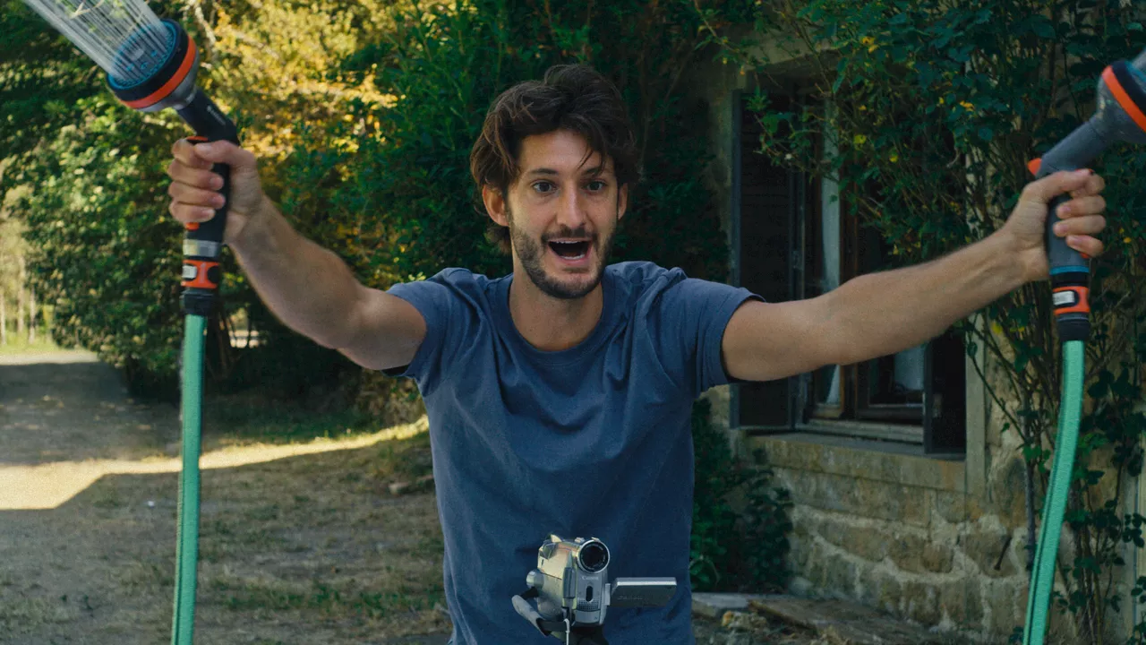 Pierre Niney : “Le Livre des solutions est le film le plus intime de Michel Gondry”