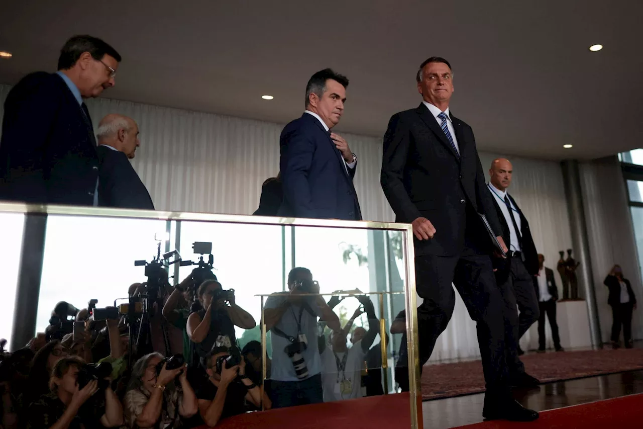 Police: Anti-vax Bolsonaro forged vaccine card before U.S. visit