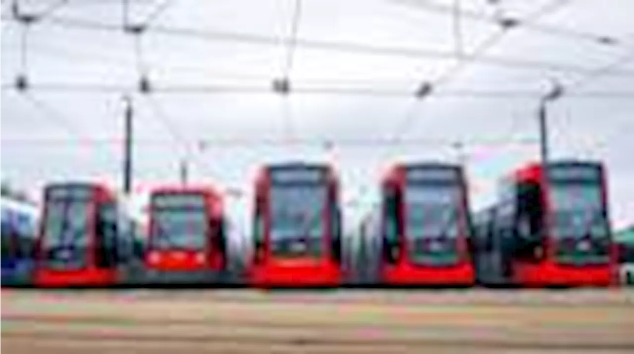 Busse und Straßenbahnen stehen in Bremen still