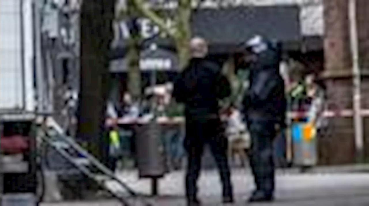 Mann droht in Sparkasse mit Bombe