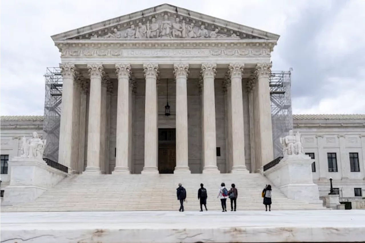 Divided Supreme Court lifts stay on a Texas law giving police broad powers to arrest migrants