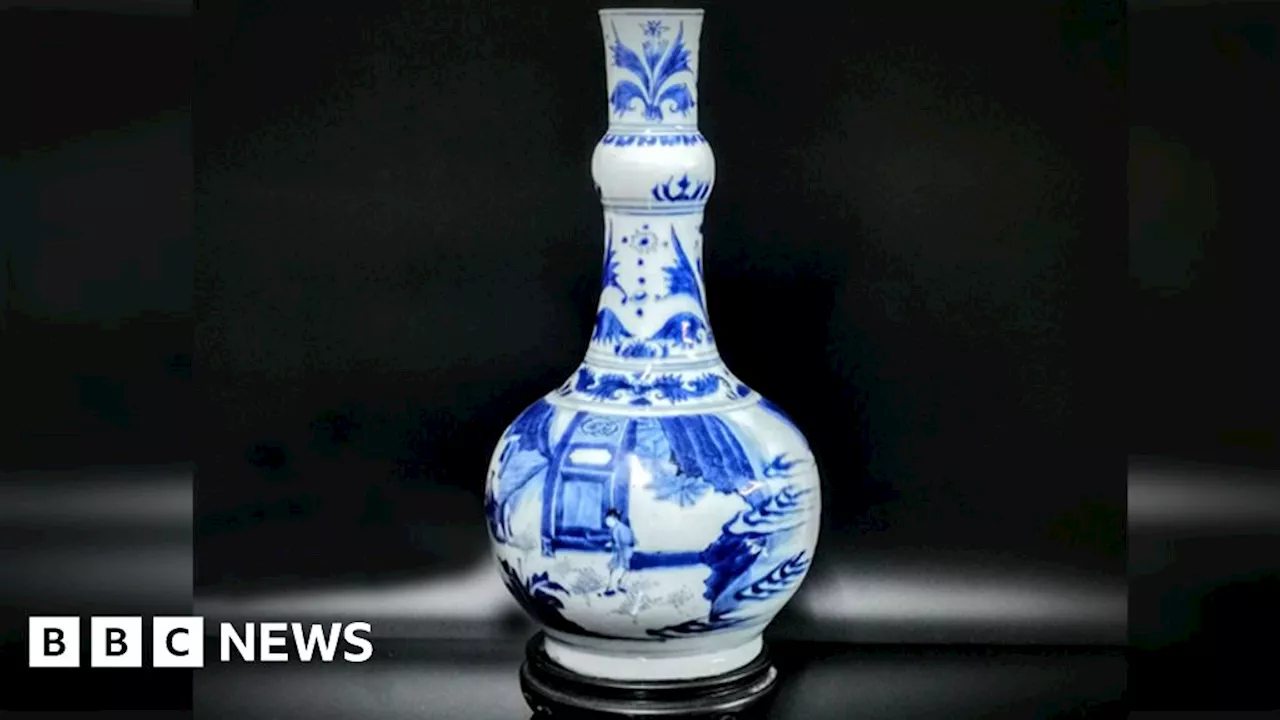 Farmhouse vase found sitting on drawers sells for £4,000