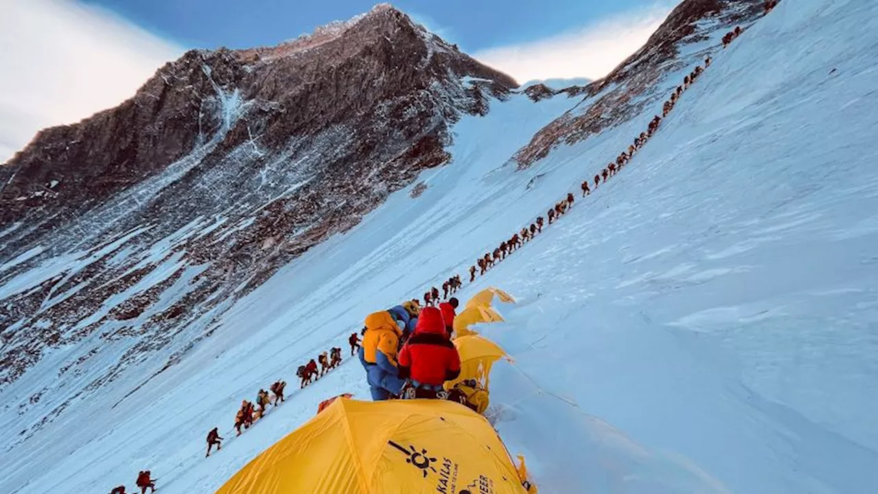 Nepal to require all Mount Everest climbers to use a tracking chip