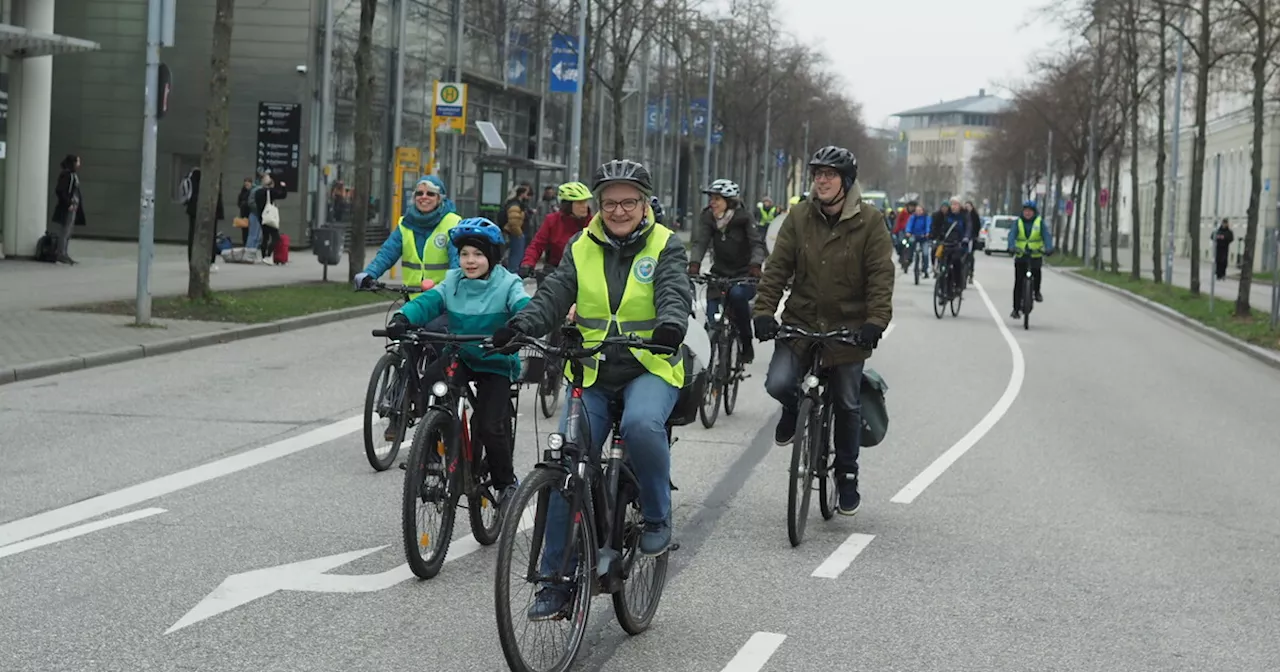 Gut 400 Teilnehmer bei Fahrradsternfahrt in Regensburg