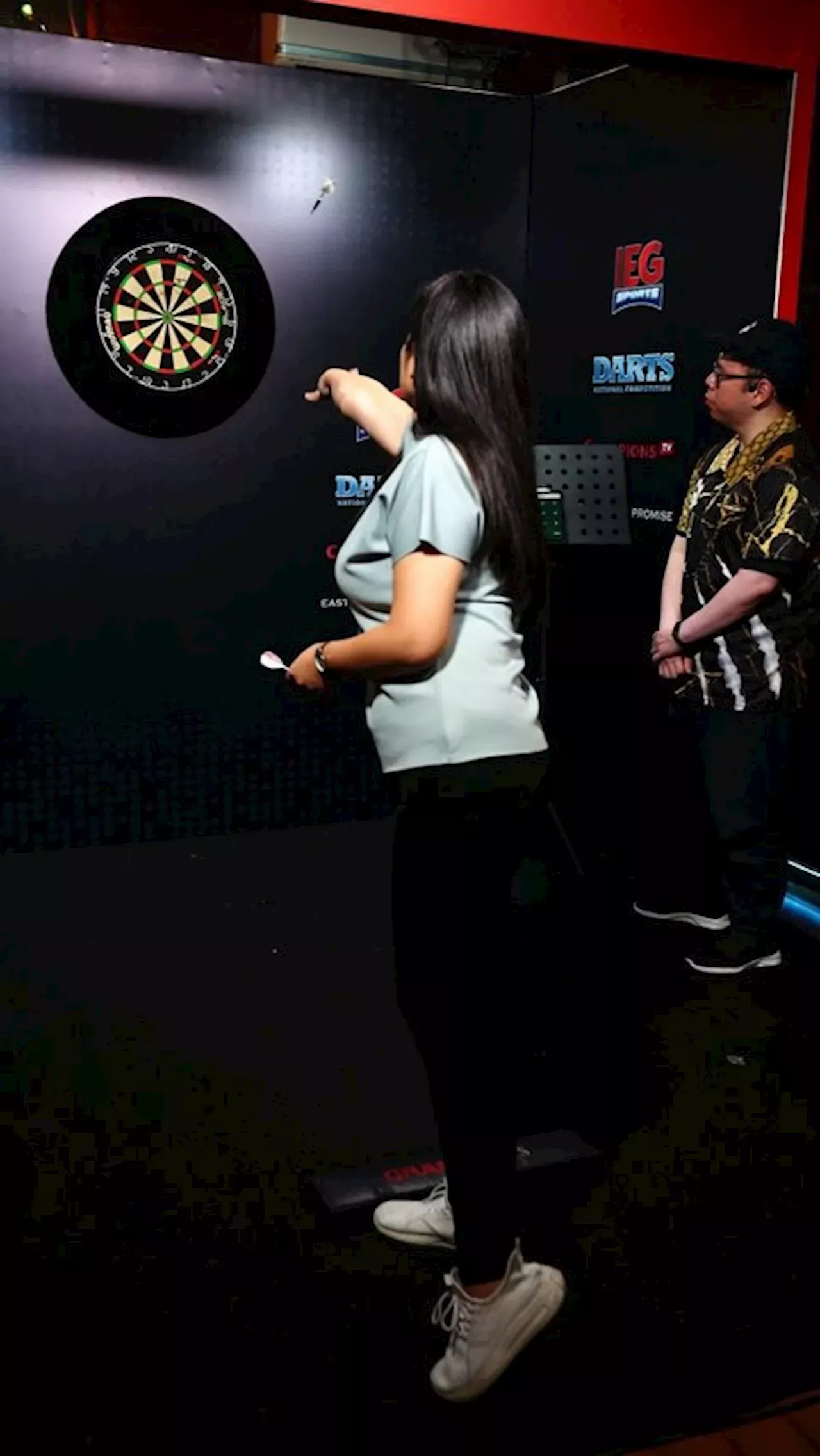 FOTO Melihat Kompetisi Profesional Darts Nasional Pertama Kali Digelar