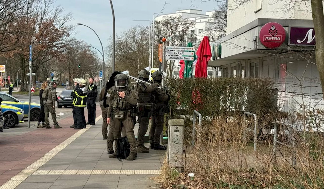 Großalarm in Hamburg: Polizisten mit Maschinenpistolen