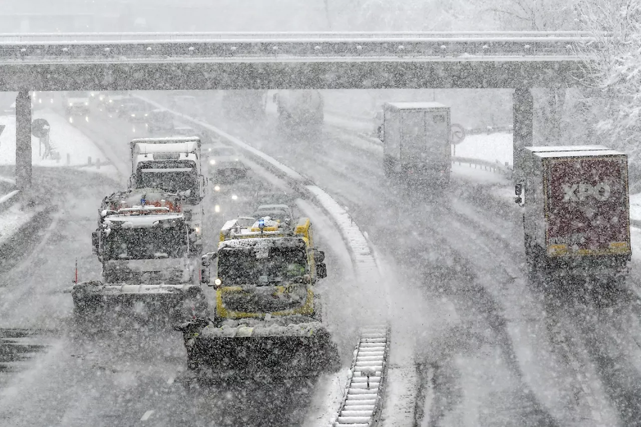 Météo : 4 départements en vigilance orange pour neige et verglas ce dimanche, 2 pour avalanches