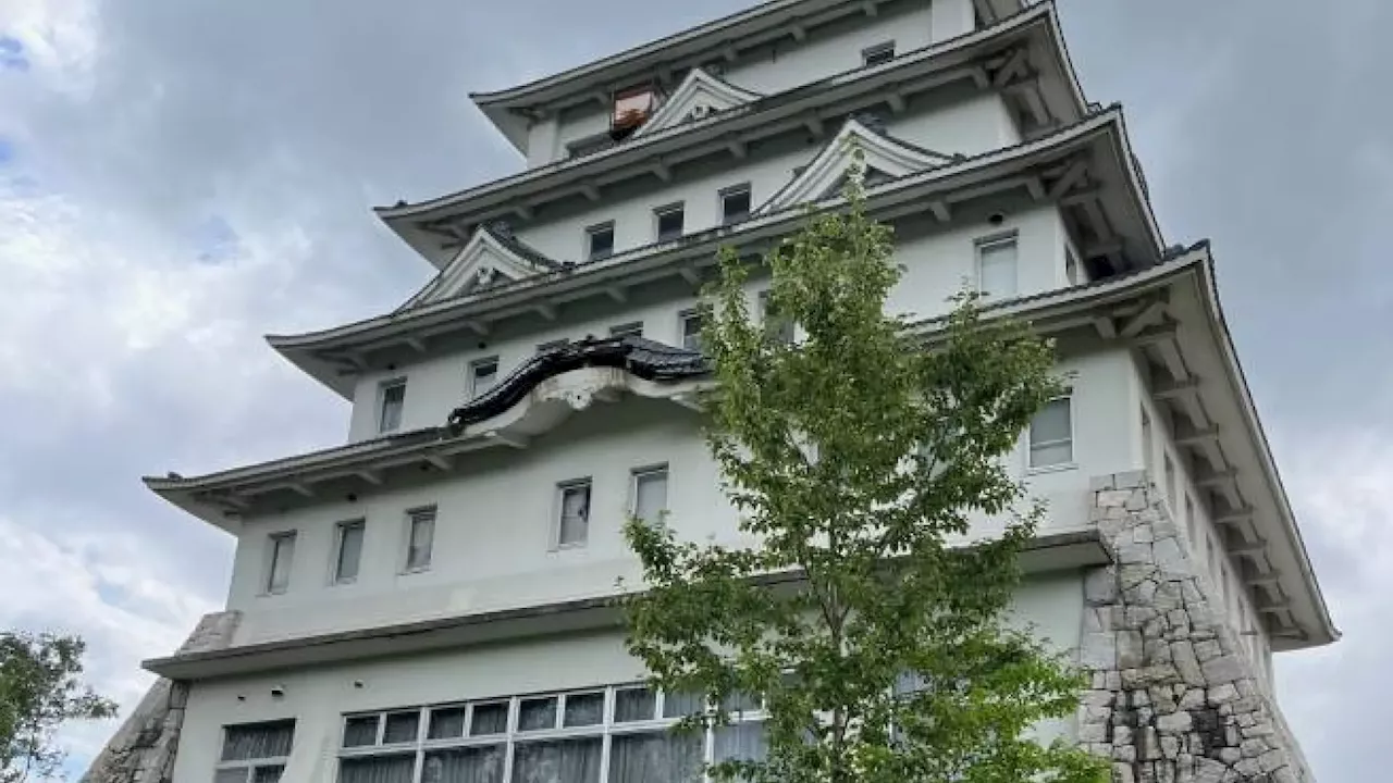 Venden por 60.000 euros un castillo de seis plantas en el norte de Japón