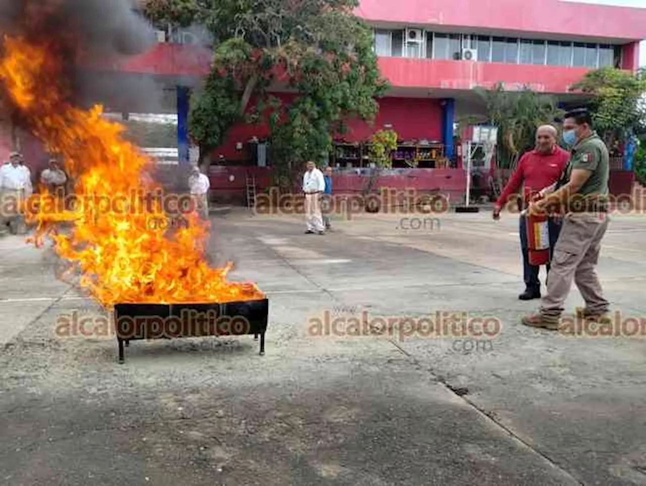 Capacitan a Bomberos y PC de Coatzacoalcos en RCP y rescate acuático