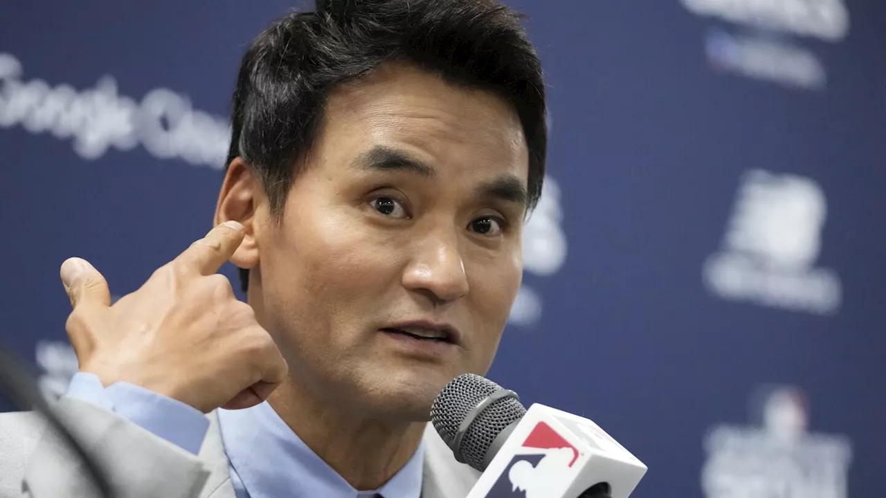 Park, 1st Korean to play in MLB, throws ceremonial 1st pitch in Dodgers-Padres season opener