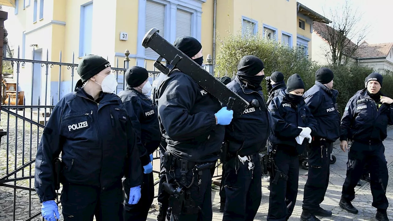 Berlin: 130 Polizisten unterstützen Räumung von Remmo-Villa