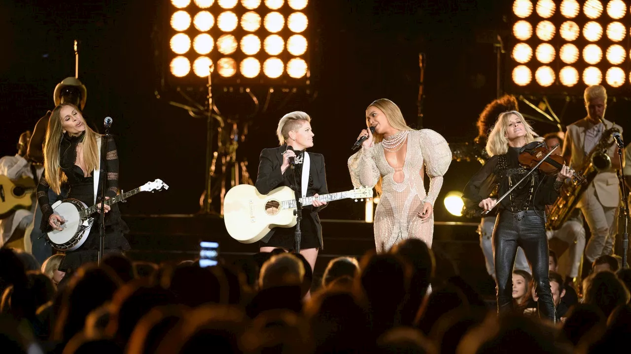 Beyoncé, The Chicks And The Country Music Awards: A History Lesson