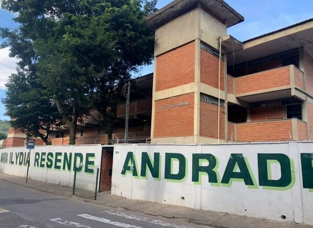 Três professores morrem em acidente de carro na BR-267, em Minas Gerais