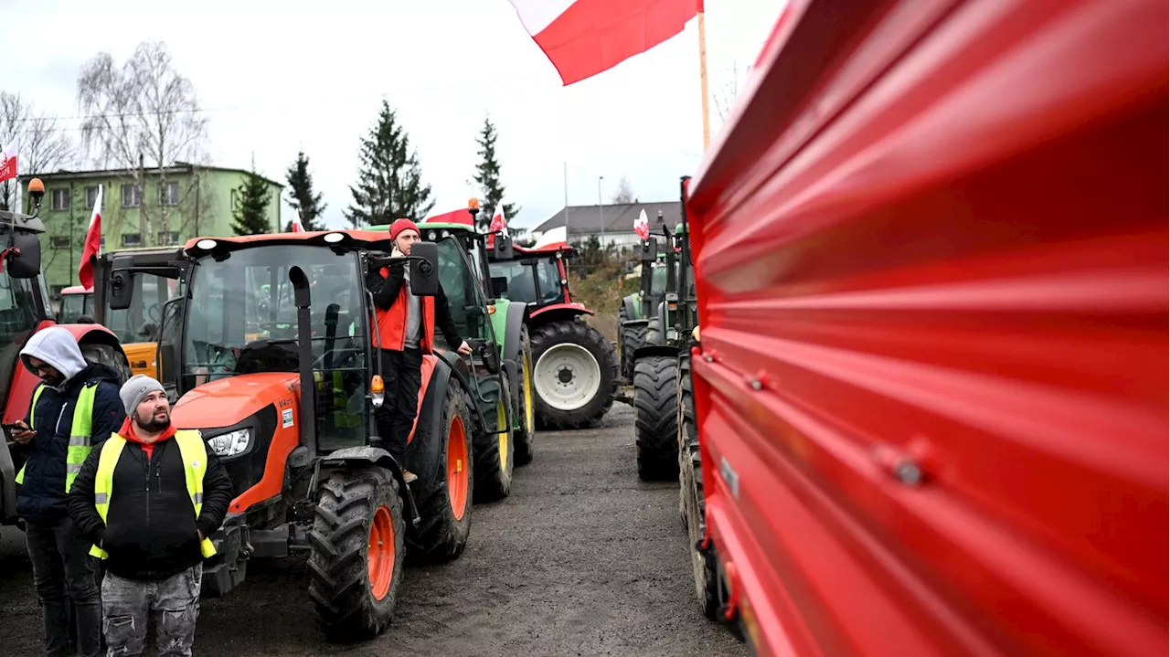 L'Ukraine 'indignée' après une nouvelle action des agriculteurs polonais à la frontière