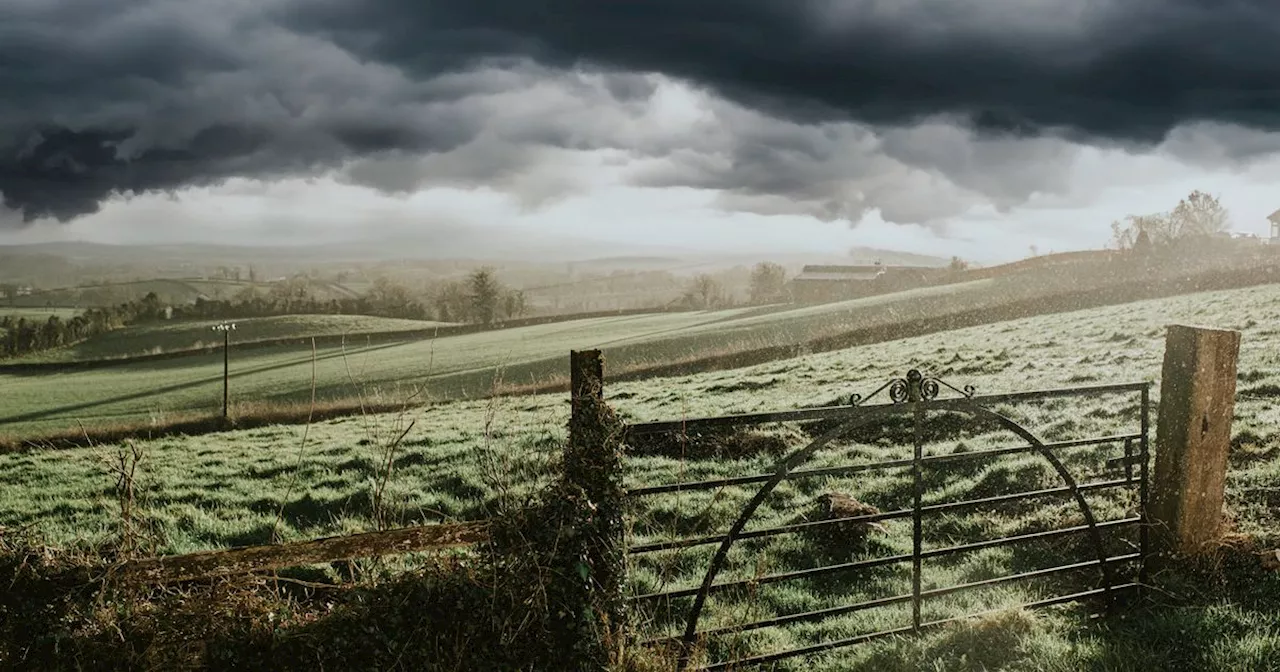 Weather expert pinpoints when 'wintry showers' possible as temperatures dip