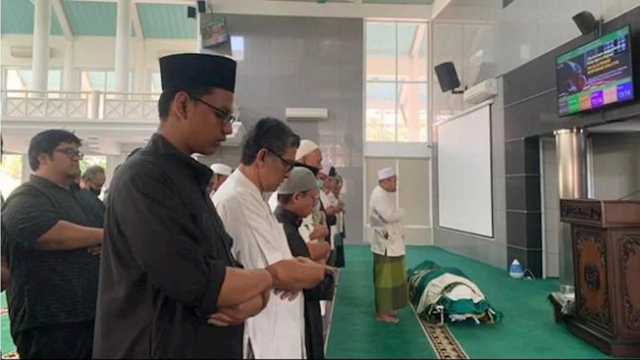 Jenazah Donny Kesuma Selesai Disalatkan, Anak Minta Maaf jika sang Ayah Punya Salah