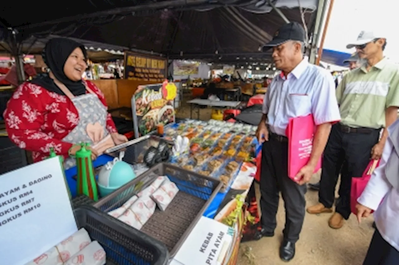 Kelantan Health Dept issues 80 compounds to Ramadan bazaar traders