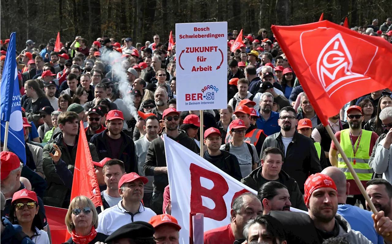 Bosch-Beschäftigte protestieren gegen Stellenabbau