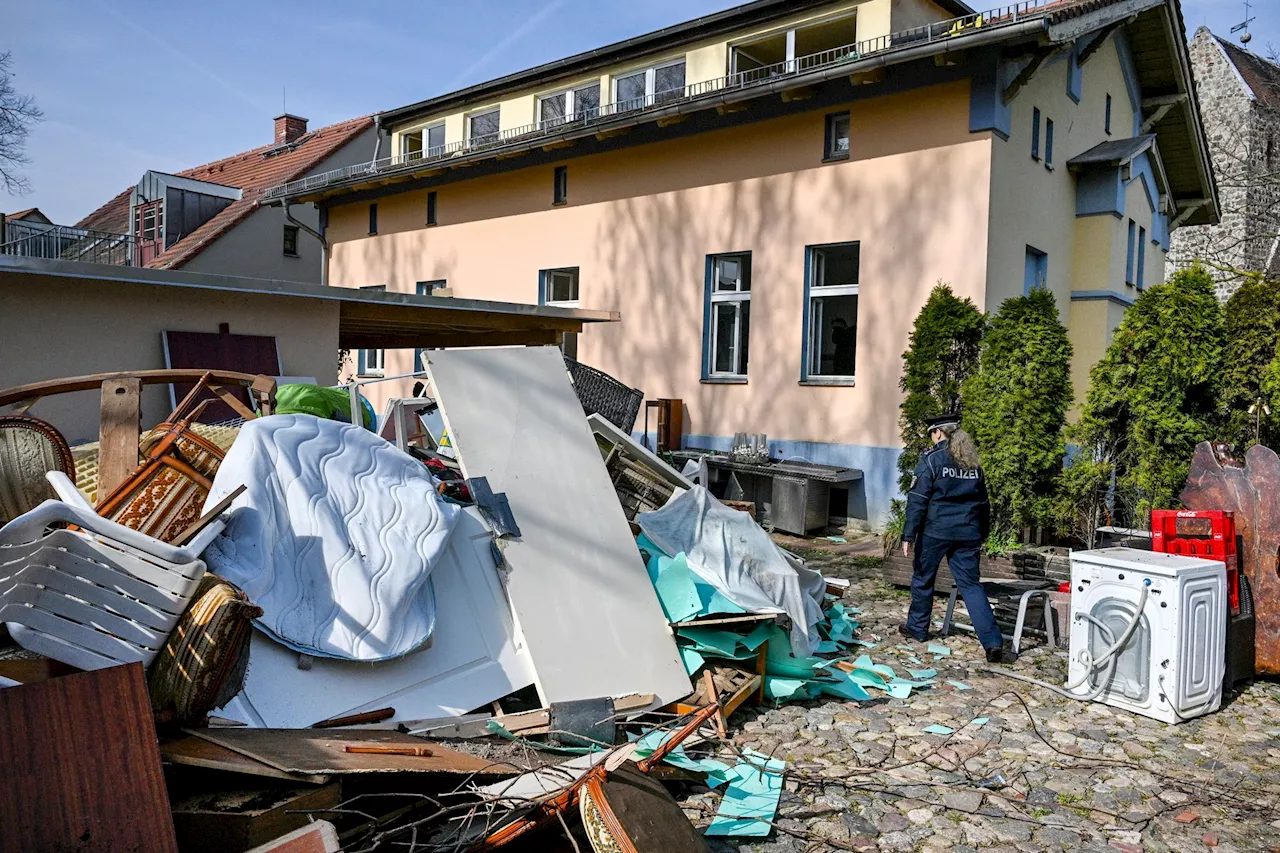 Mit Ramme und 130 Polizisten - Clan-Villa an Staat übergeben