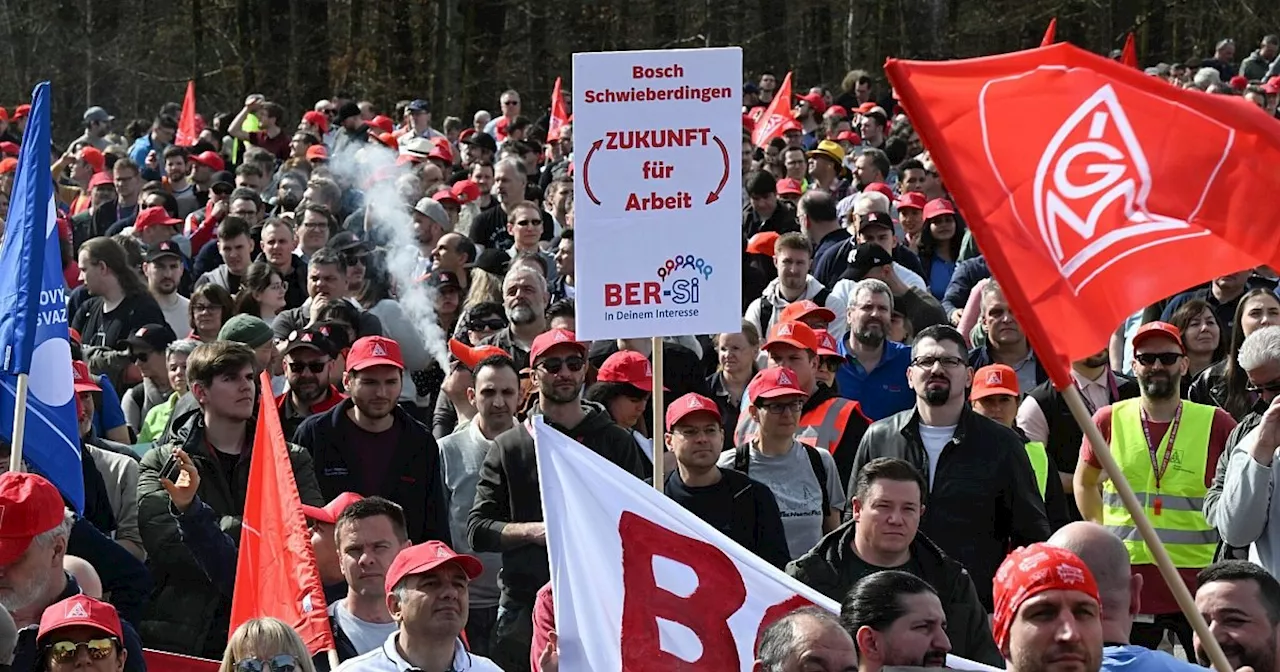 Bosch-Beschäftigte protestieren gegen Stellenabbau