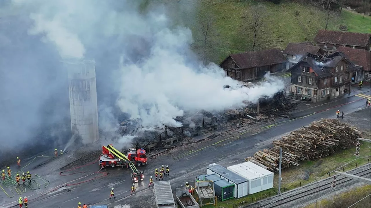 Grossbrand in Nidwalden – Einsatz dauert an