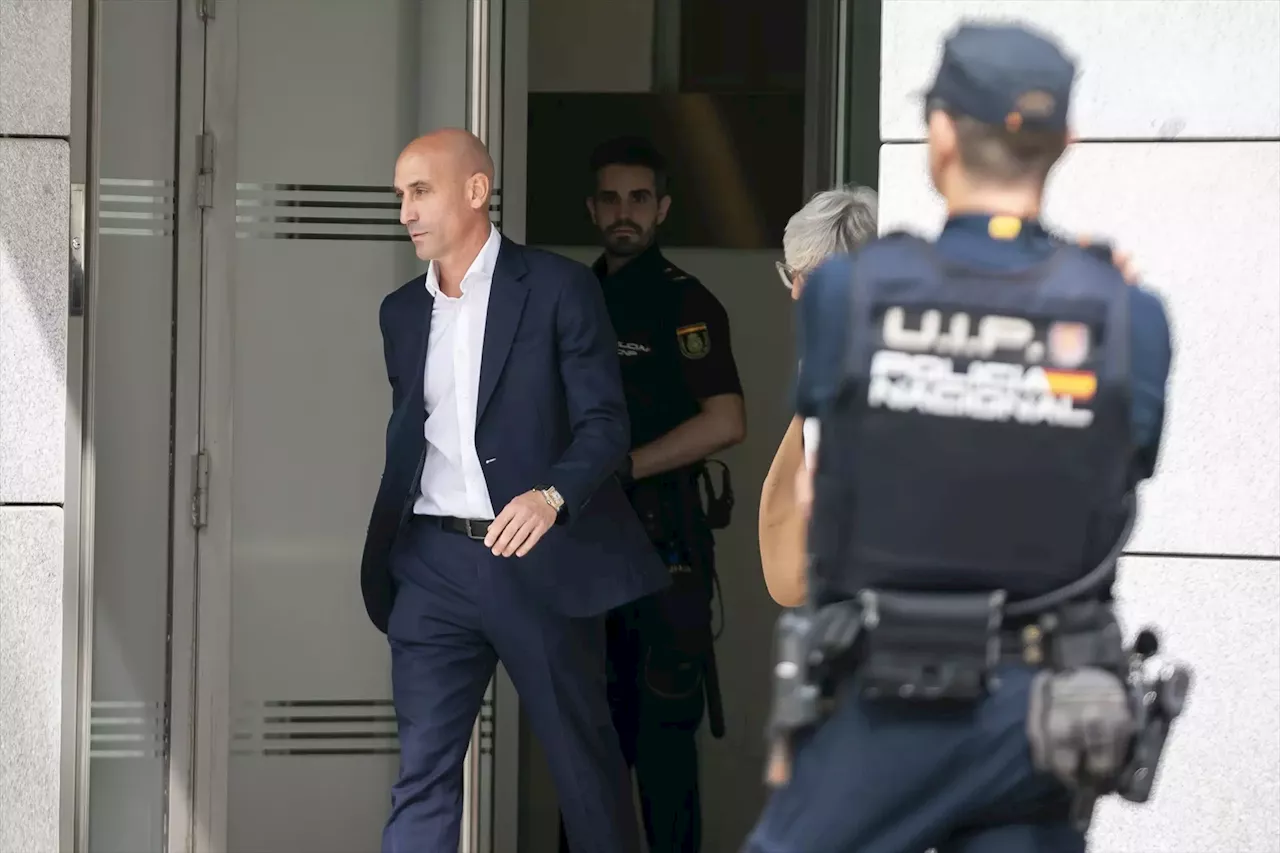 La Guardia Civil registra la casa de Rubiales y la Federación de Fútbol por supuestos contratos irregulares