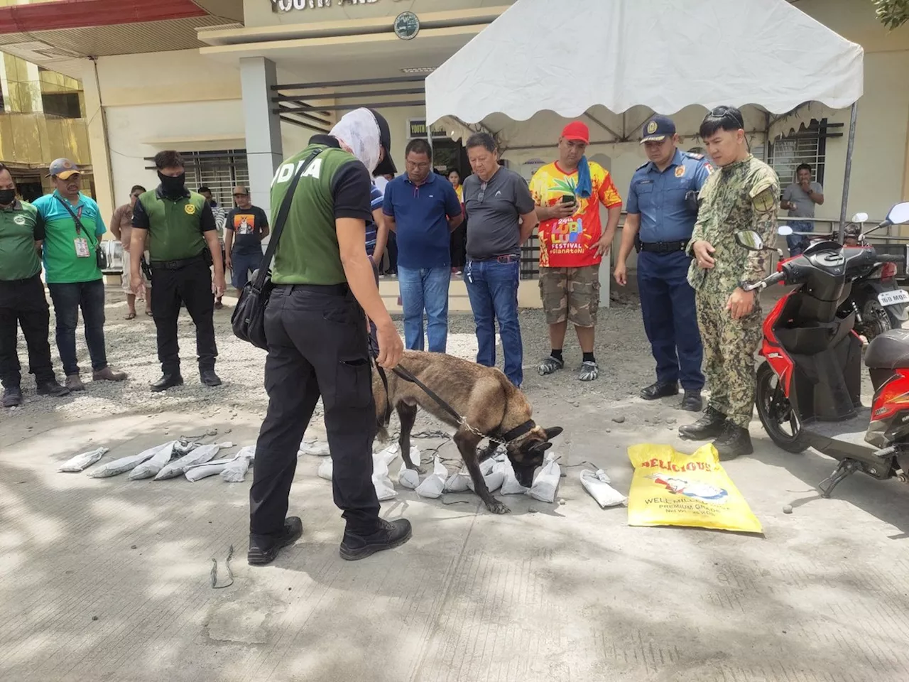 Sako naglutaw sa dagat sa Glan, gikalisang