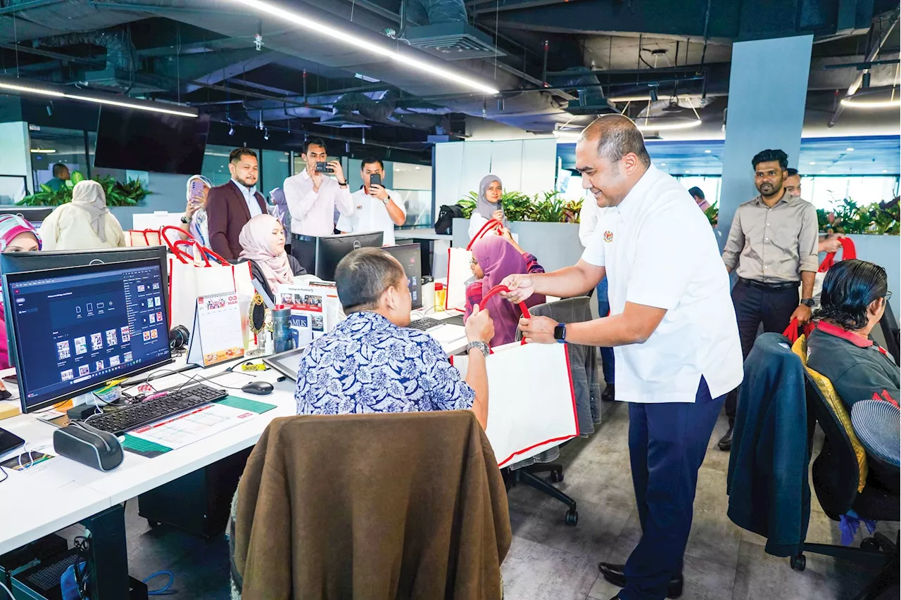 KPKT agih 100 juadah berbuka puasa untuk kakitangan Media Mulia Sdn. Bhd.