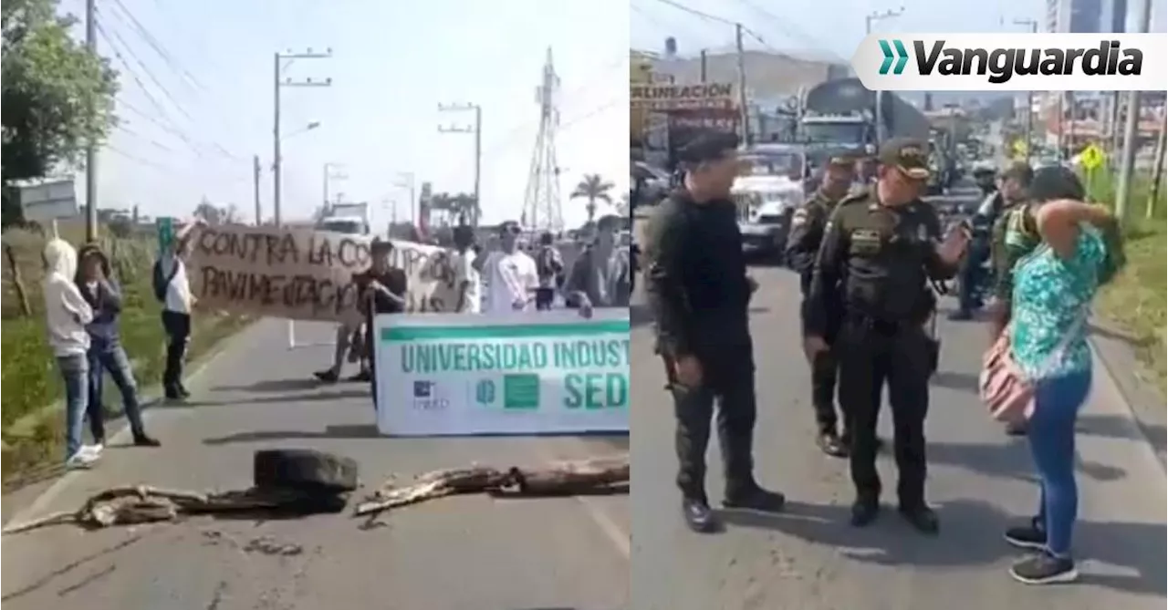 Atento: Hay bloqueo en la vía Bucaramanga - Bogotá por protesta de estudiantes