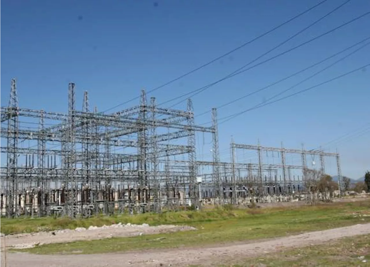 Ordenan a AMLO y Sener dejar de aplicar reforma eléctrica