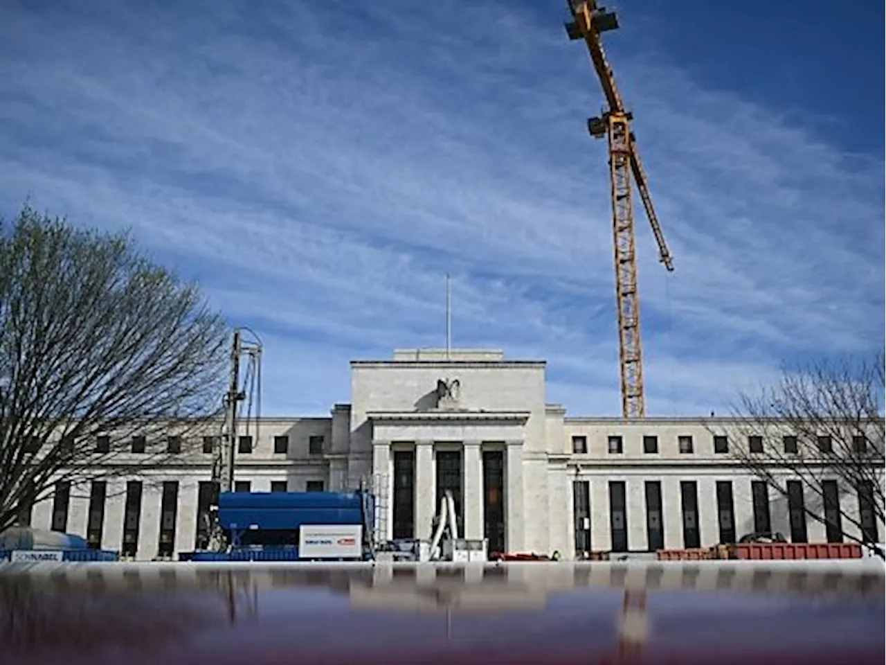 Fed lässt Leitzins auf hohem Niveau - Senkungen in Aussicht