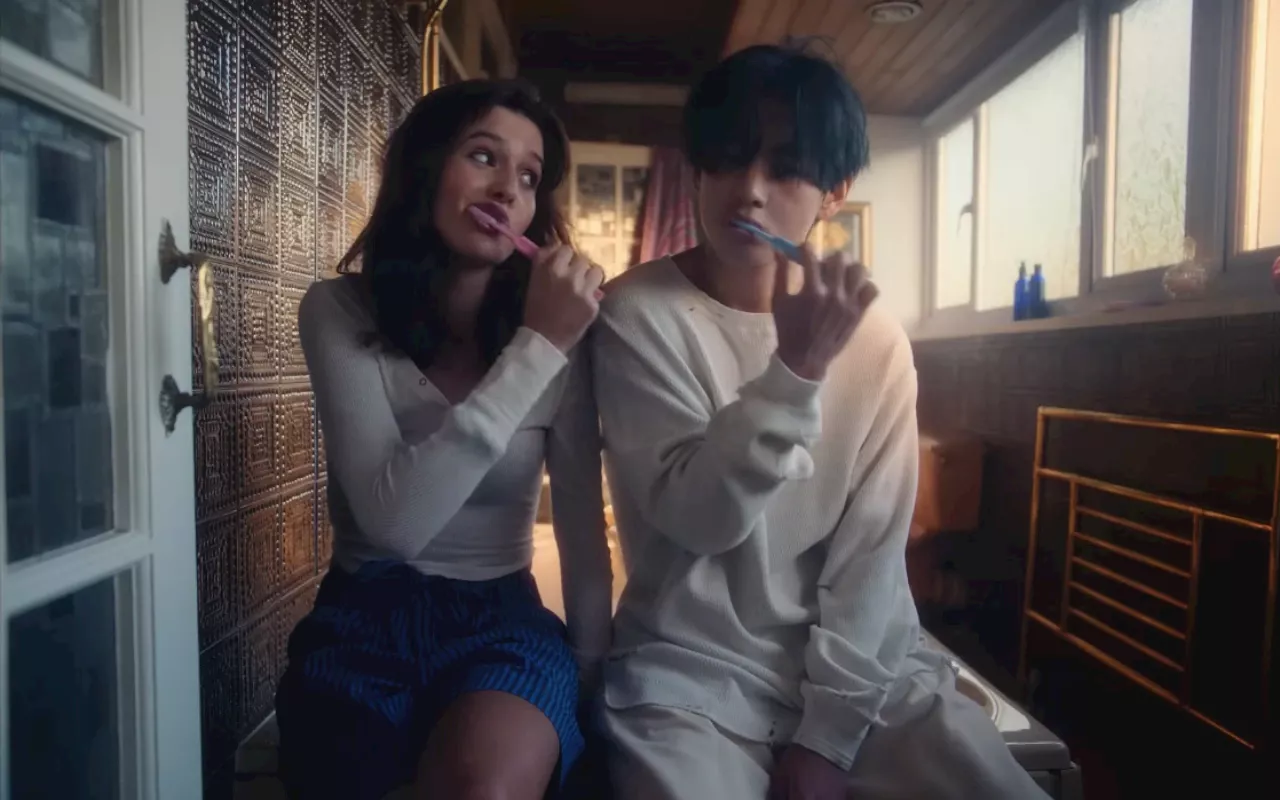 Adegan Mesra V BTS dan Ruby Sear dalam MV 'FRI(END)S' Ternyata Dipotong