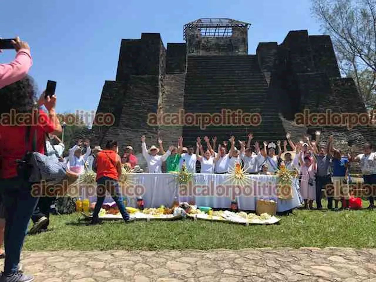 Con ritual, Castillo de Teayo recibe a la primavera