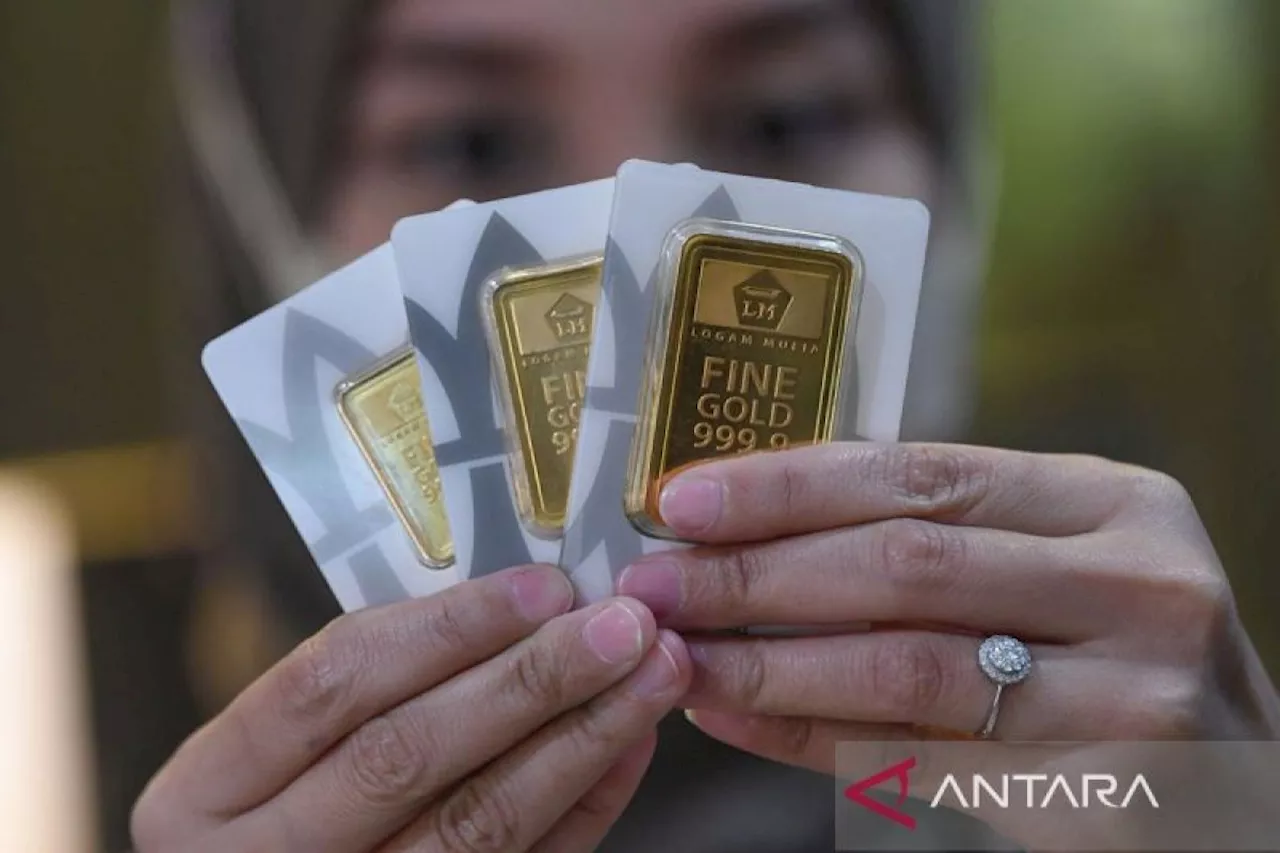 Harga emas Antam melambung hingga Rp1,219 juta per gram