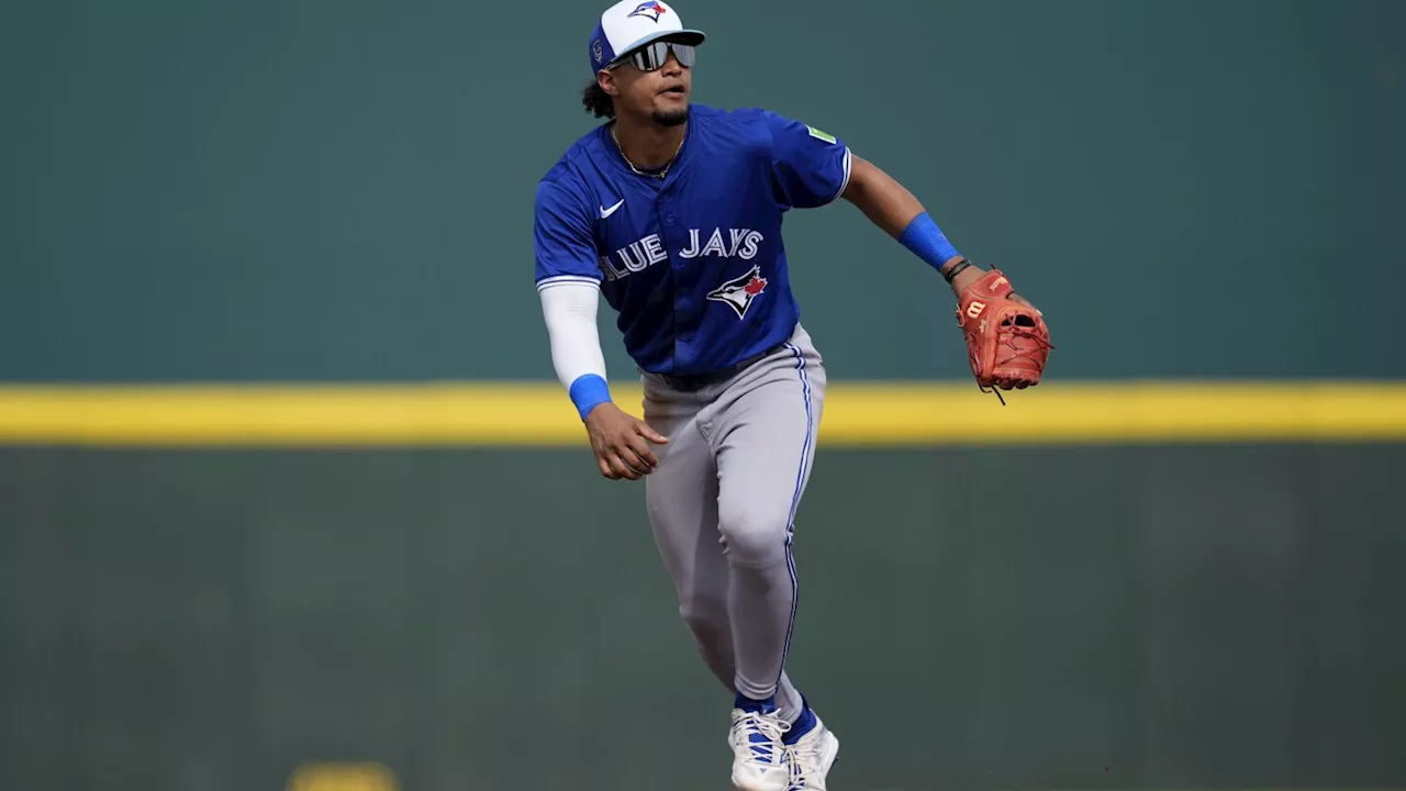 Blue Jays send INF Espinal to Reds in exchange for minor league RHP McElvain