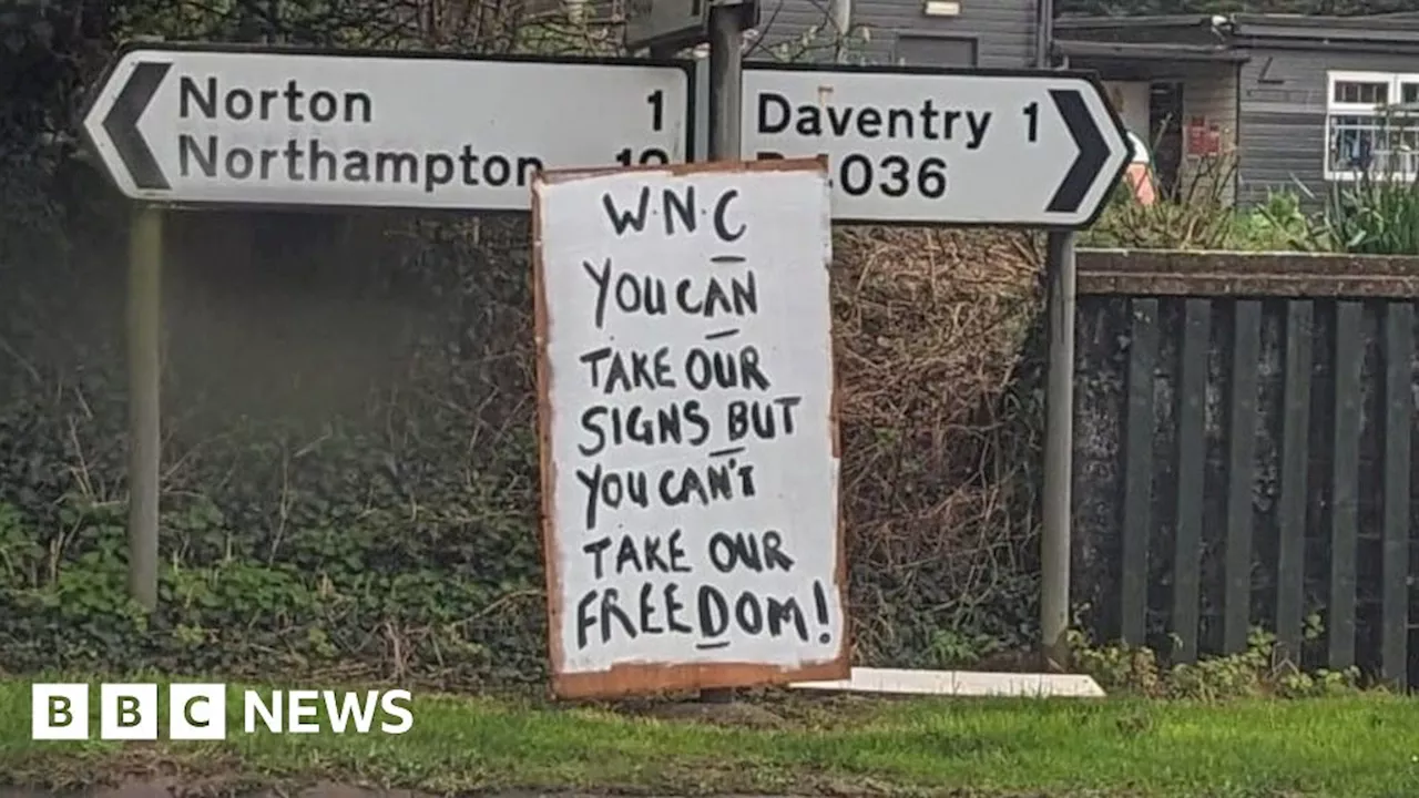 'Daventry Banksie' pothole signs disappear