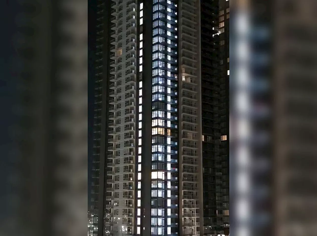 'Strobe' light effect runs up and down 51-storey Burnaby condo tower