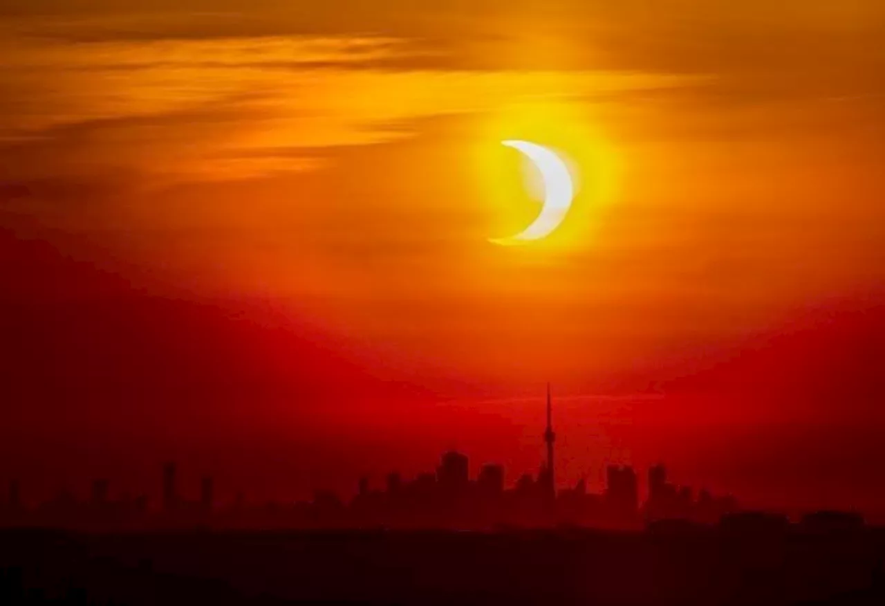 Total eclipse promises celestial show with streamers, loops and a possible comet