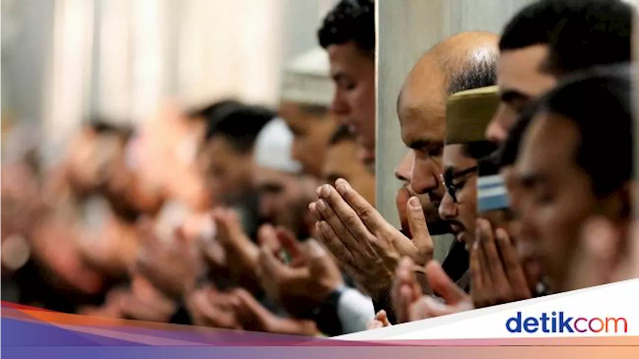 Hukum dan Keutamaan 30 Hari Menjalankan Sholat Tarawih