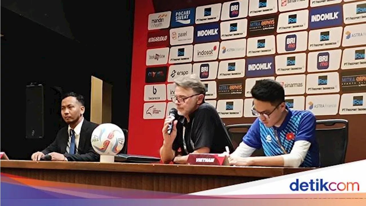 Pelatih Vietnam Kritik Kualitas Lapangan SUGBK