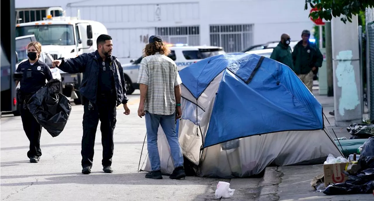 Ron DeSantis lanza proyecto de ley para prohibir a indigentes dormir en calles de Florida