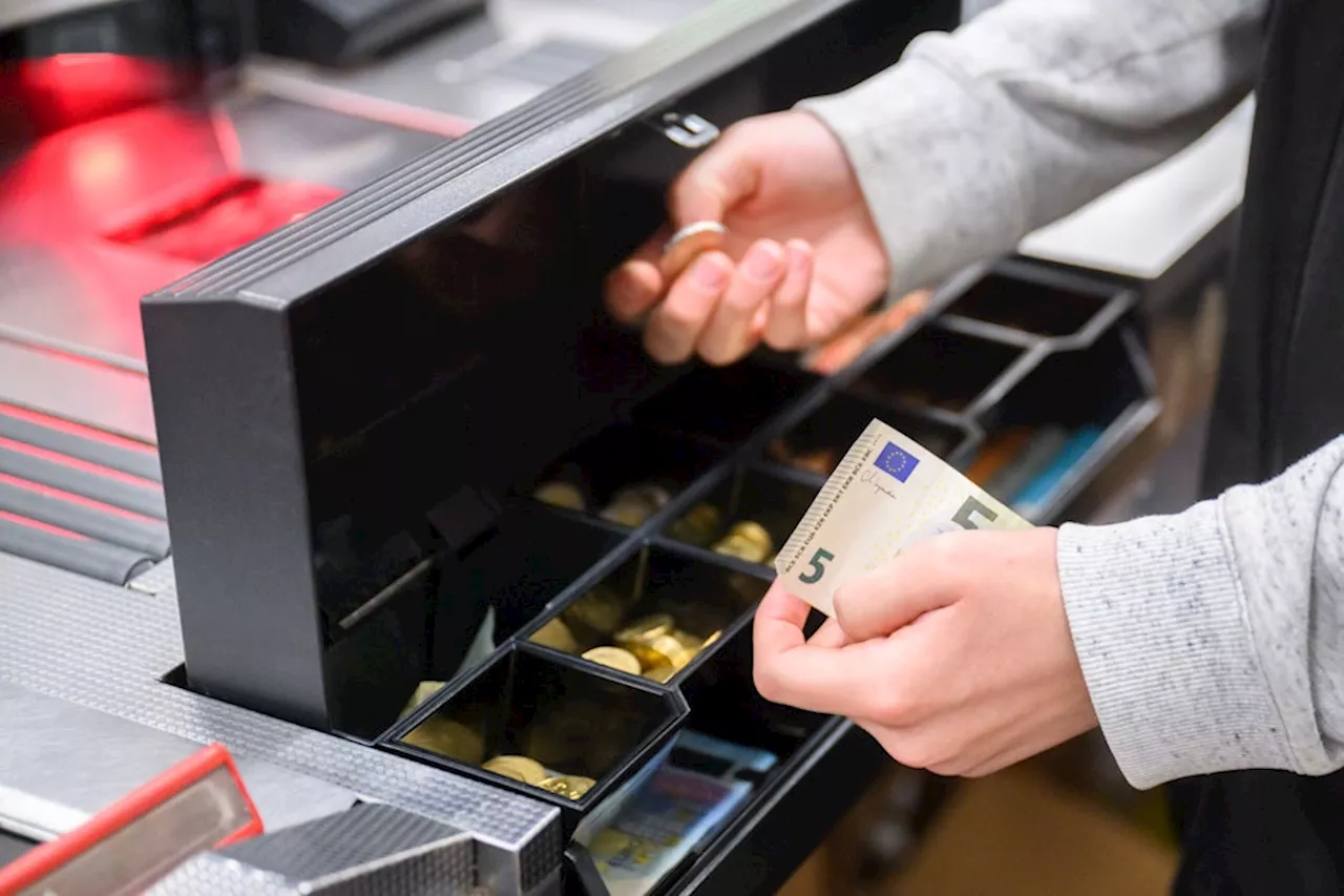 Restgeld spenden: Wer bekommt das Trinkgeld an der Supermarktkasse?