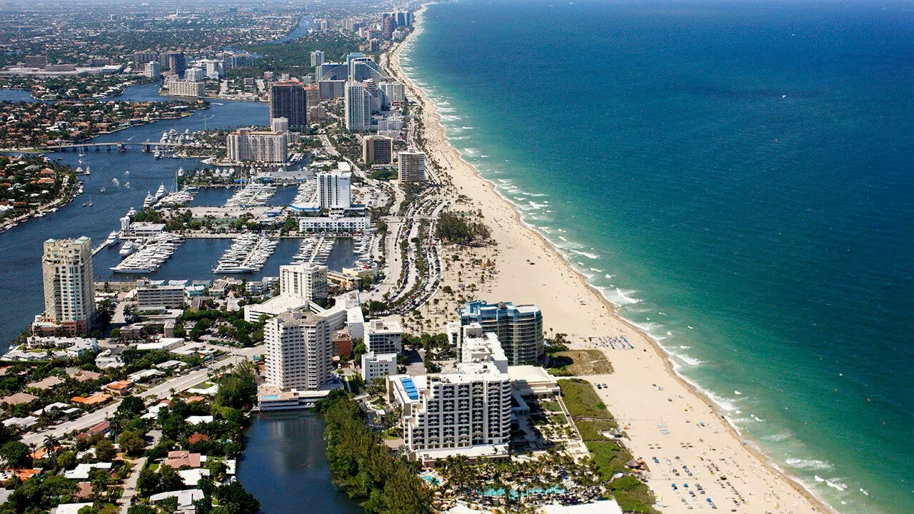 Police officer shot outside Fort Lauderdale hotel ahead of busy spring break weekend