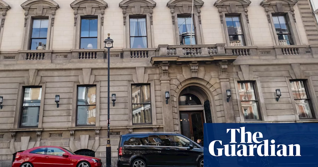 Lawyers call on judges in Garrick Club to give up membership