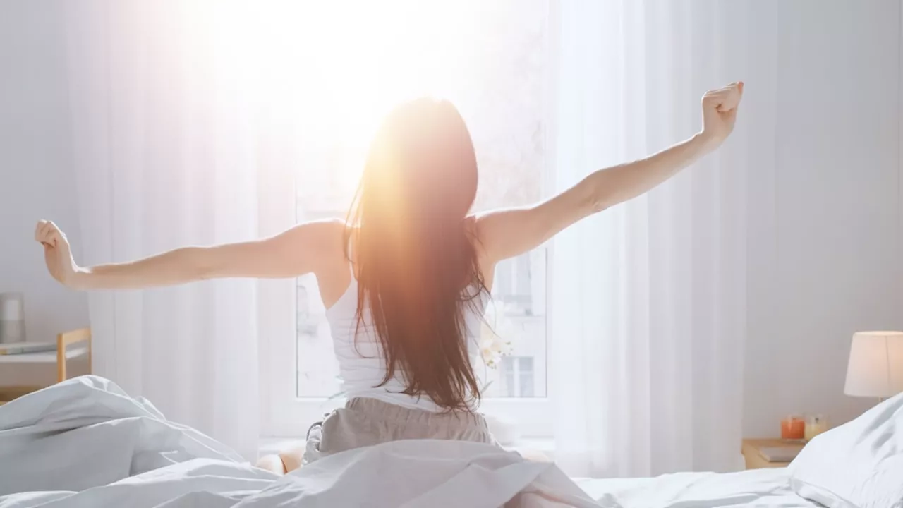 I’m a stress and anxiety Doctor. Here are 3 easy hacks to help you wake up happier this winter