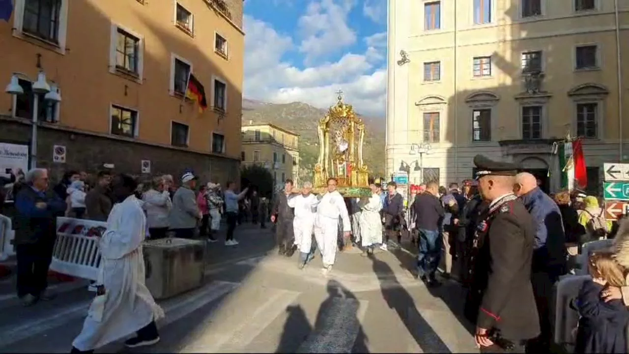 A Subiaco Lollobrigida porta tutti i conservatori europei in processione