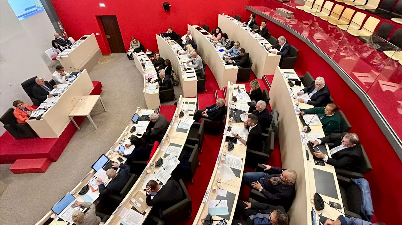 Un rapport d'orientations budgétaires expéditif et quelques échanges tendus au conseil municipal d'Istres