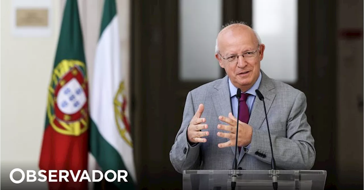 Augusto Santos Silva reconhece 'derrota política e pessoal'