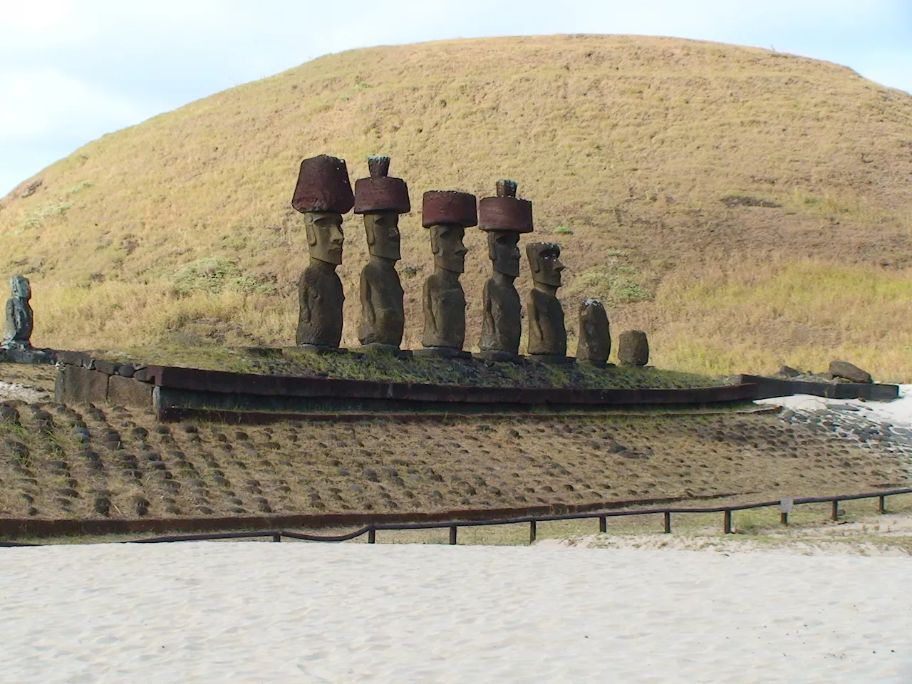 Plant material on obsidian blades on Rapa Nui suggests settlers there visited South America and returned