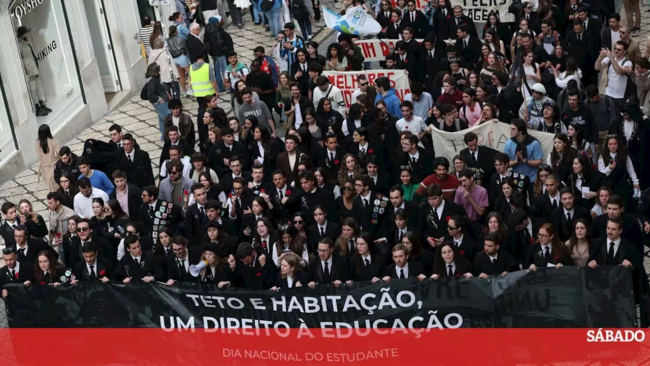 Mais de mil estudantes marcham em Lisboa contra propinas e por mais apoios